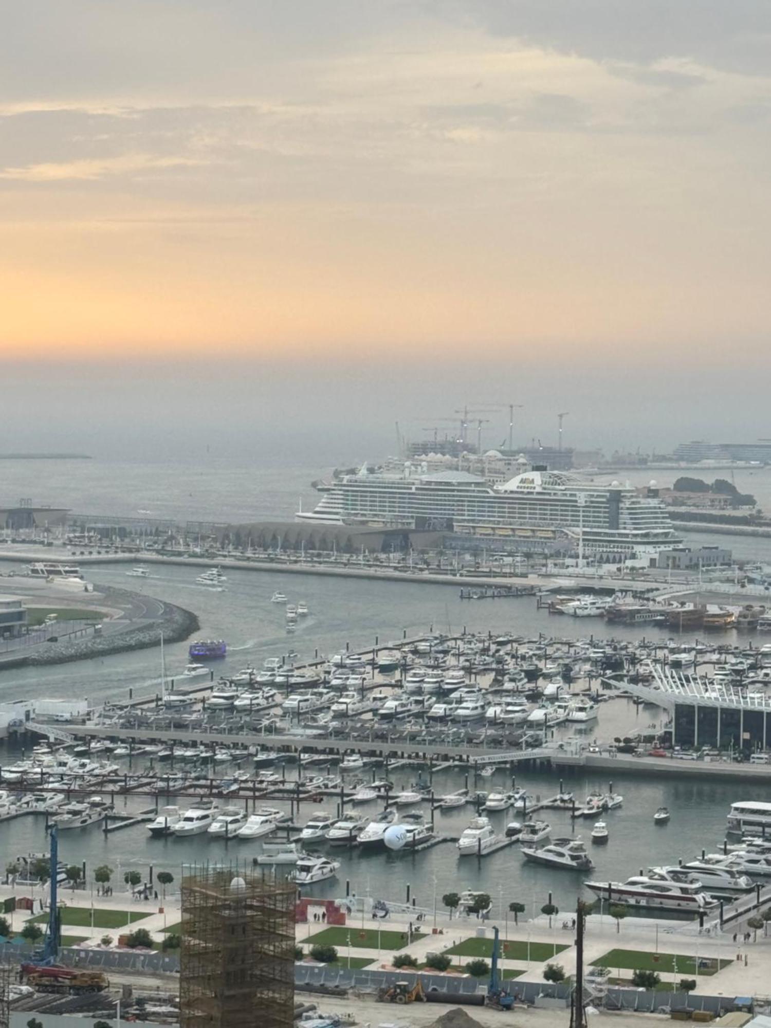 Sea View 1Br Apartment - Marina Pinnacle ドバイ エクステリア 写真